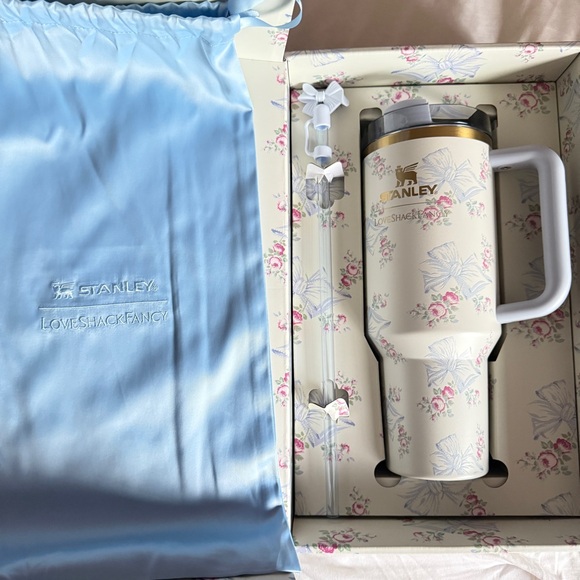 LAST ONE STANLEY X LOVESHACKFANCY HOLIDAY QUENCHER | 40 OZ - Picture 3 of 10